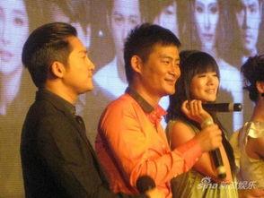 明星两地现身,揭秘生活轨迹