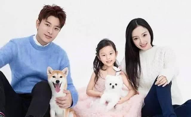 谭凯一家子的照片,一家子的温馨合影